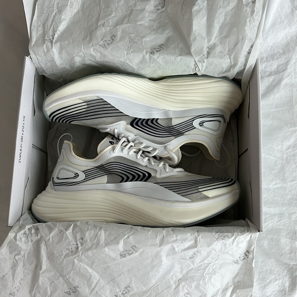 BRAND NEW APL Streamline women size 8 shoes